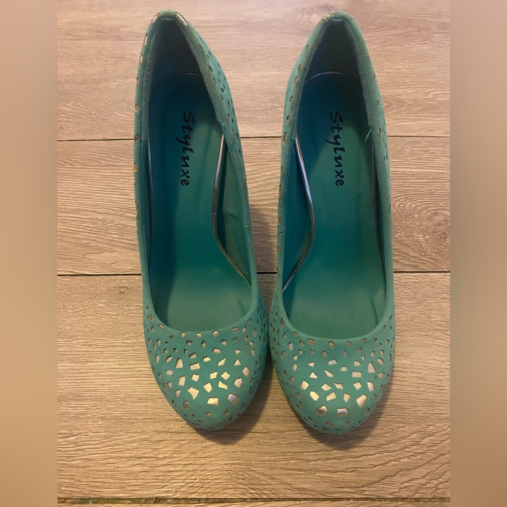 Styluxe Teal Laser-Cut Round-Toe Heels